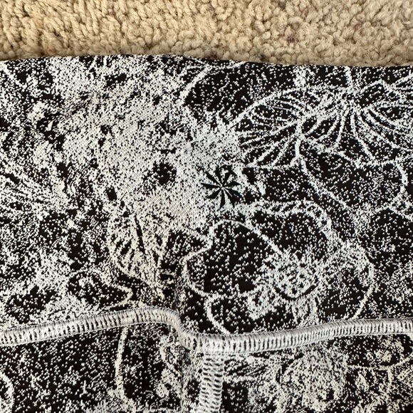 Athleta 3/4 leggings - Picture 5 of 5